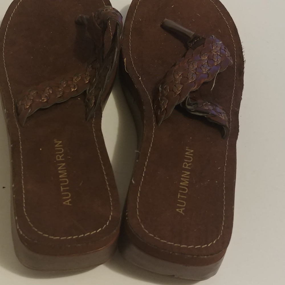 Autumn Run: Flip flops with wedged heel